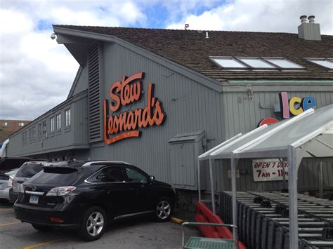 Stew leonard's norwalk ct - Stew Leonard’s, a family-owned and operated fresh food store founded in 1969, has seven stores in Norwalk, Danbury, and Newington, Conn. and in East Meadow, Farmingdale & Yonkers, N.Y. 